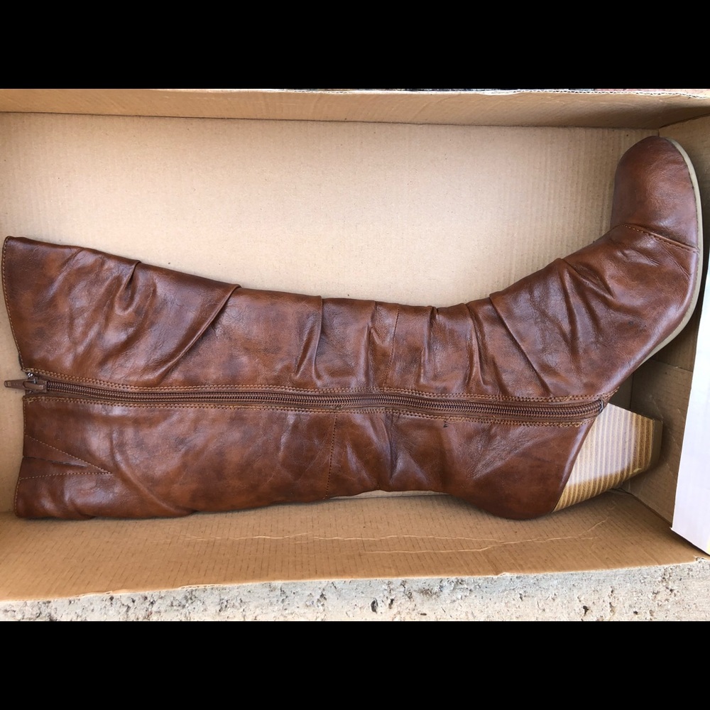 Boots - Picture 5 of 8